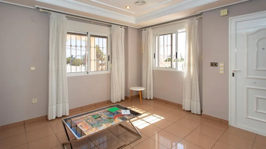 Villa de 180m² en Torrevieja, Spain No. 1557 № 18