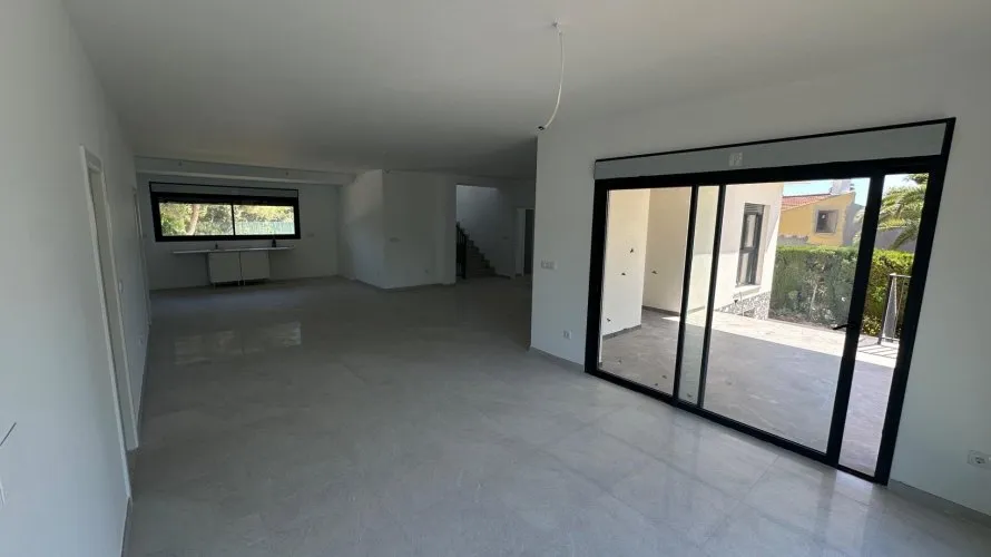 Villa de 5 dormitorios en San Vicente del Raspeig, Spain No. 1164 № 2