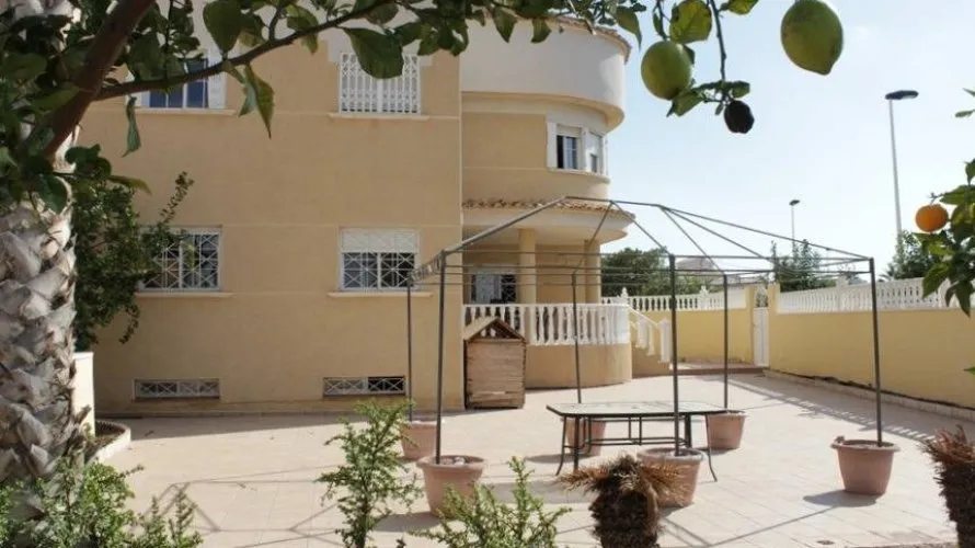 Apartamento de 6 dormitorios en Torrevieja, Spain No. 884 № 5