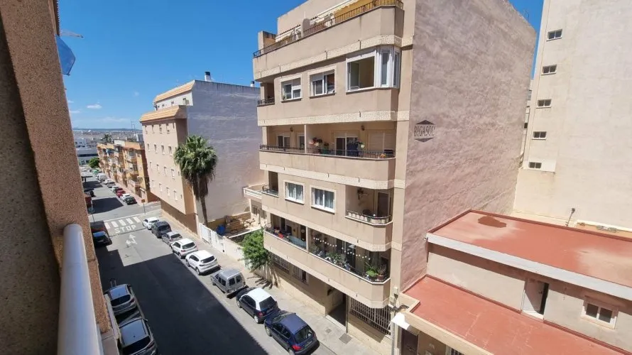 Apartamento de 2 dormitorios en Torrevieja, Spain No. 2921 № 1