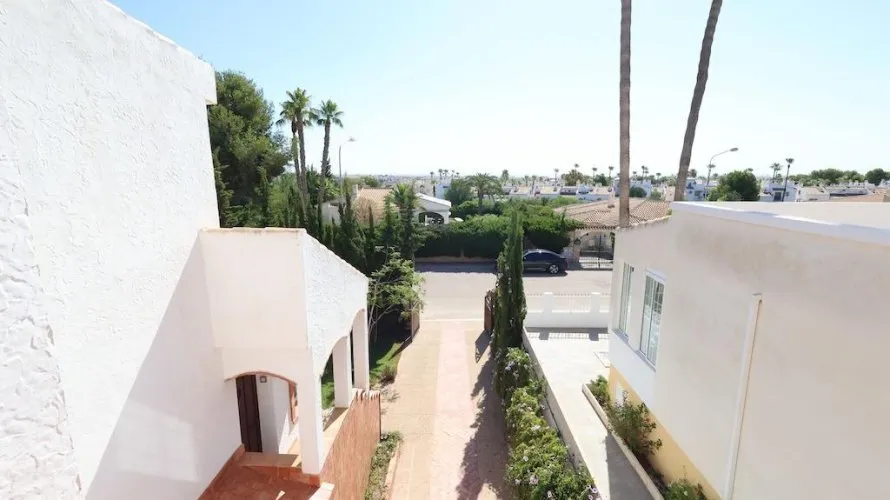 Apartamento de 4 dormitorios en Villamartin, Spain No. 818 № 23
