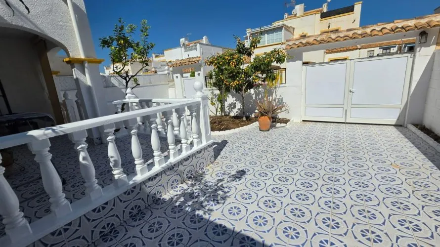 Сasa de 3 dormitorios en Torrevieja, Spain No. 1153 № 9