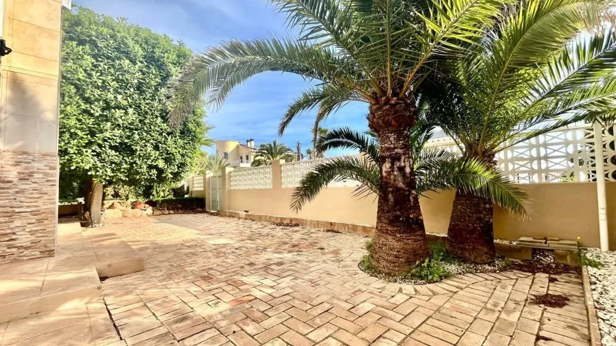Villa de 4 dormitorios en Torrevieja, Spain No. 234 № 11
