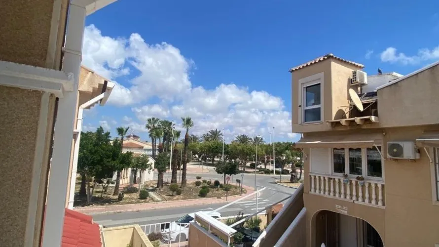 Сasa de 3 dormitorios en Torrevieja, Spain No. 1192 № 8