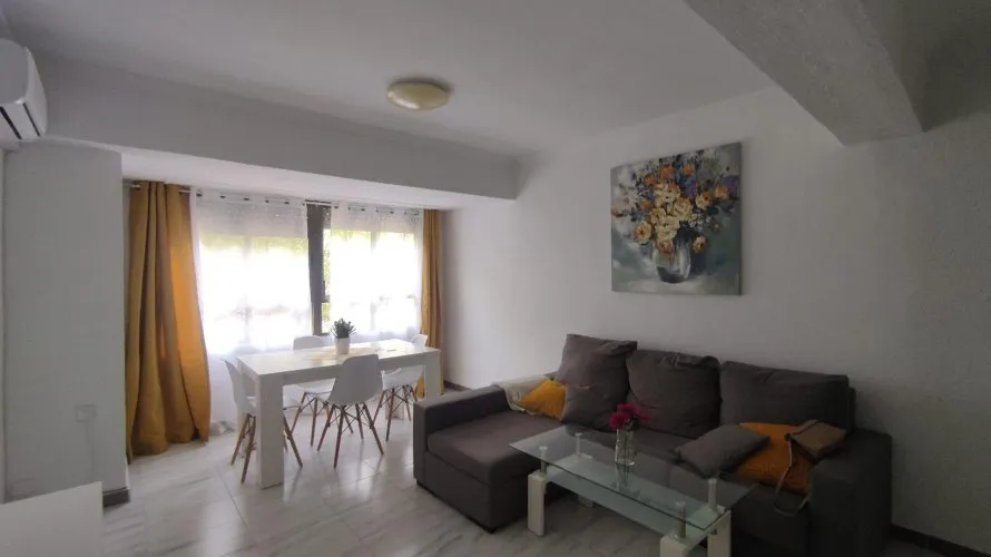 Apartamento de 3 dormitorios en Alicante, Spain No. 1184
