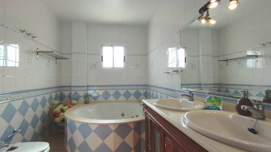 Apartamento de 6 dormitorios en Torrevieja, Spain No. 884 № 18