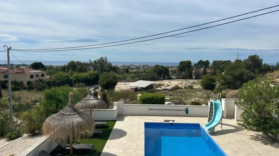 Сasa de 4 dormitorios en Villajoyosa, Spain No. 841 № 2