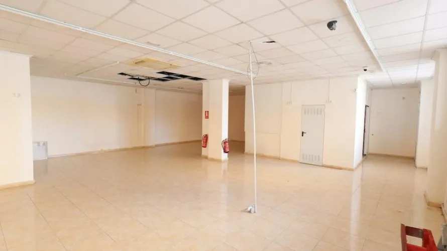 Propiedad comercial de 452m² en Torrevieja, Spain No. 801 № 2