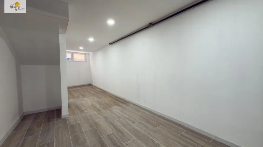 Propiedad comercial de 8 dormitorios en Alicante, Spain No. 251 № 11