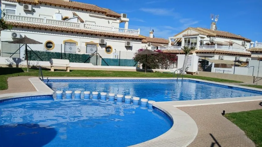 Ático de 2 dormitorios en La Florida, Spain No. 1432 № 2