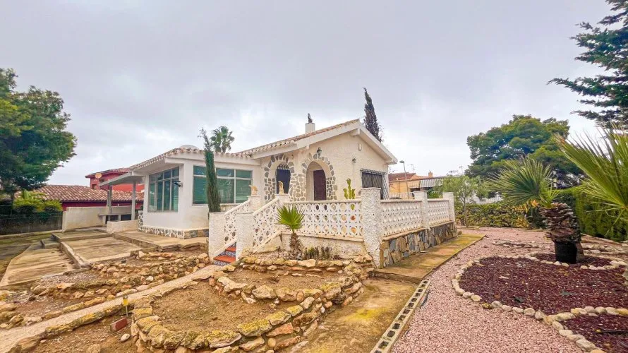 Villa de 3 dormitorios en Los Balcones, Spain No. 659 № 7