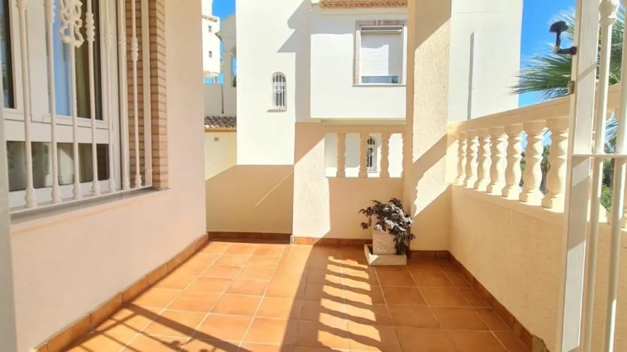 Villa de 124m² en Alicante, Spain No. 1023 № 16
