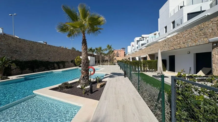 Apartamento de 2 dormitorios en Villamartin, Spain No. 1057