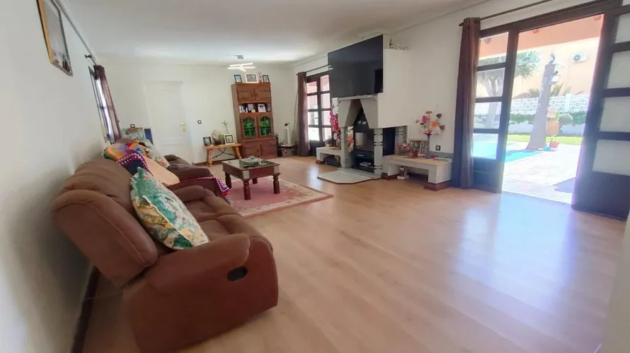 Сasa de 209m² en Alicante, Spain No. 1007 № 1