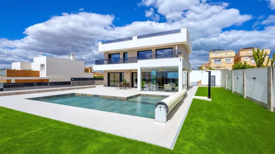 Villa de 234m² en Torrevieja, Spain No. 1619