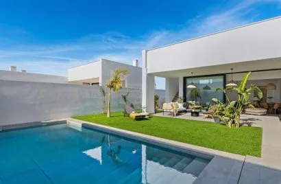 Villa de 3 dormitorios en Mar De Cristal, Spain No. 558