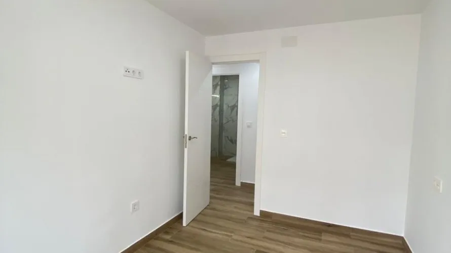Apartamento de 3 dormitorios en Torrevieja, Spain No. 141 № 11
