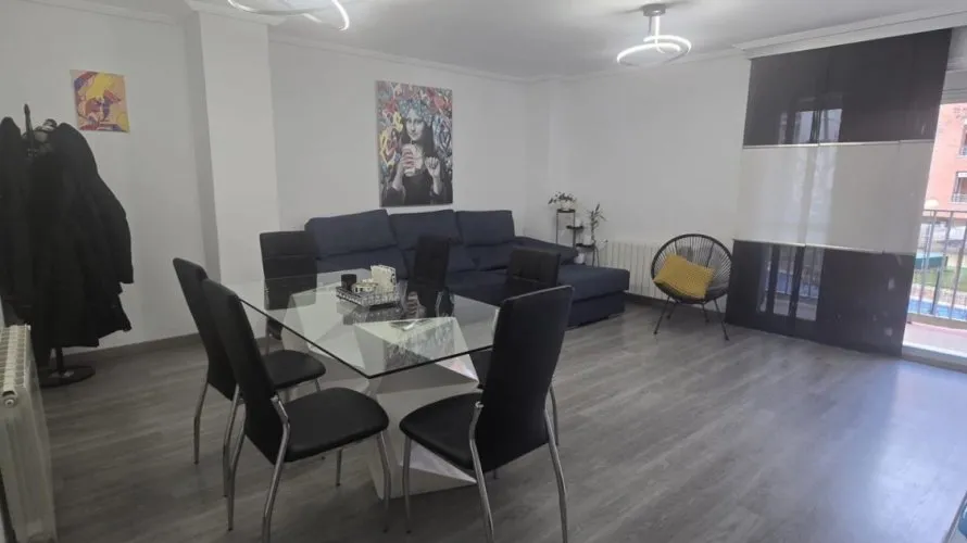 Apartamento de 4 dormitorios en Paterna, Spain No. 1521