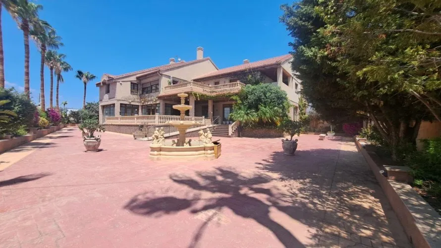 Propiedad comercial de 871m² en La Zenia, Spain No. 96 № 15