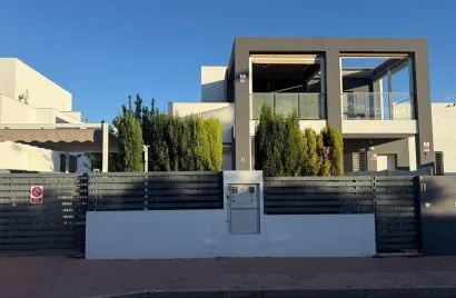 Apartamento de 3 dormitorios en Torrevieja, Spain No. 173
