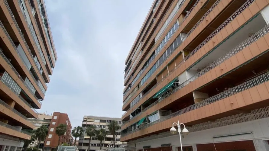 Apartamento de 3 dormitorios en Torrevieja, Spain No. 141 № 1