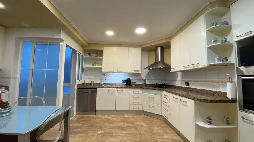 Apartamento de 4 dormitorios en Alicante, Spain No. 720 № 23