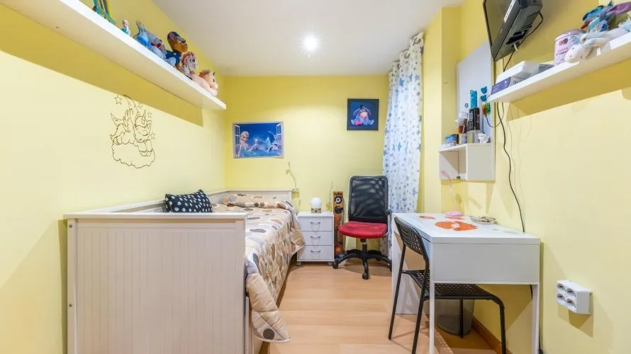 Apartamento de 3 dormitorios en Alicante, Spain No. 995 № 2