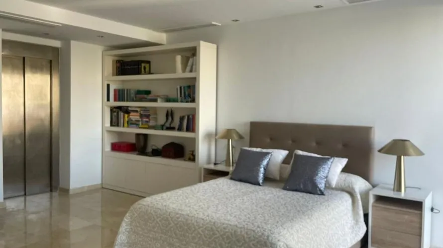 Villa de 5 dormitorios en Alicante, Spain No. 1289 № 2