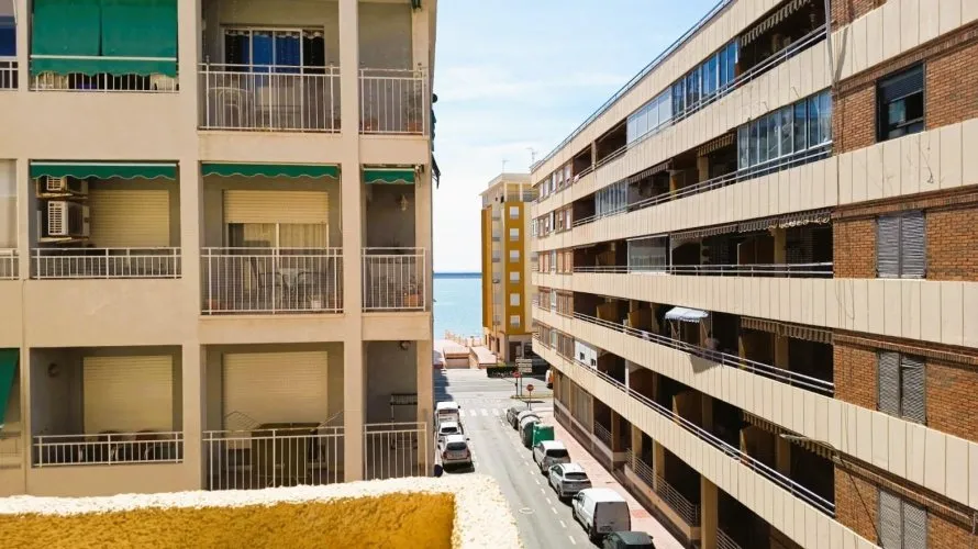 Apartamento de 3 dormitorios en Torrevieja, Spain No. 1194