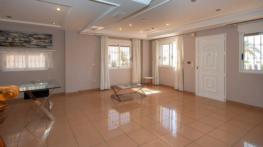 Villa de 180m² en Torrevieja, Spain No. 1557 № 19