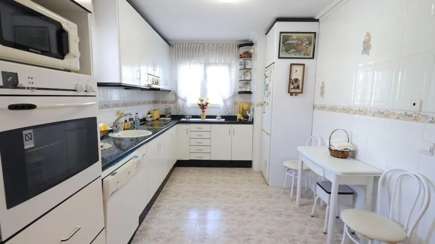 Apartamento de 5 dormitorios en Alicante, Spain No. 981 № 3