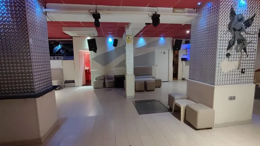 Propiedad comercial de 170m² en Villamartin, Spain No. 672 № 17