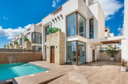 Villa de 3 dormitorios en La Herrada, Spain No. 636