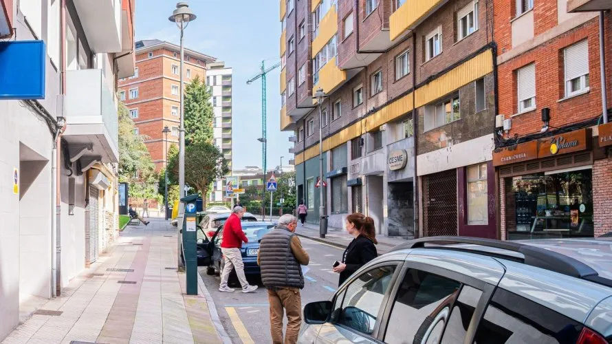 Propiedad comercial de 130m² en Avilés, Spain No. 2738