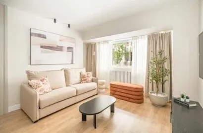 Apartamento de 2 dormitorios en Madrid, Spain No. 666