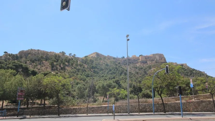 Propiedad comercial de 24 dormitorios en Alicante, Spain No. 451 № 13