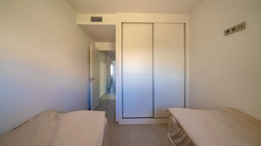 Apartamento de 2 dormitorios en Benidorm, Spain No. 974 № 6