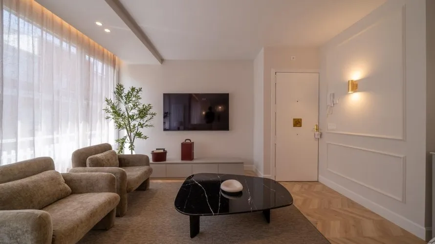 Apartamento de 3 dormitorios en Madrid, Spain No. 828 № 1