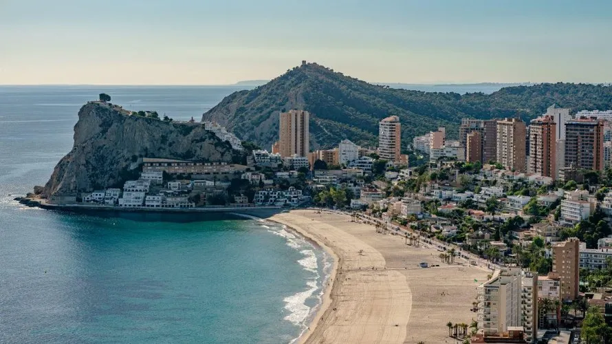 Apartamento de 3 dormitorios en Benidorm, Spain No. 703 № 2