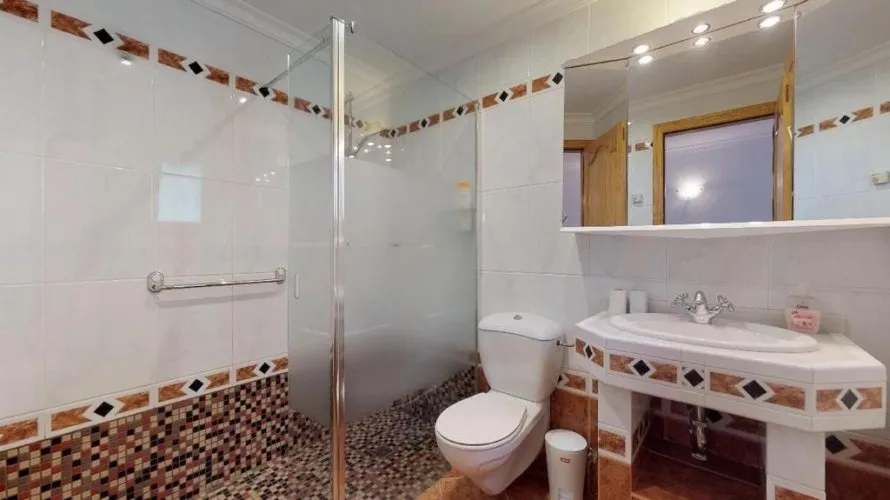Villa de 7 dormitorios en Maryvilla, Spain No. 410 № 24