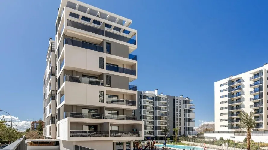 Apartamento de 3 dormitorios en Alicante, Spain No. 815 № 3