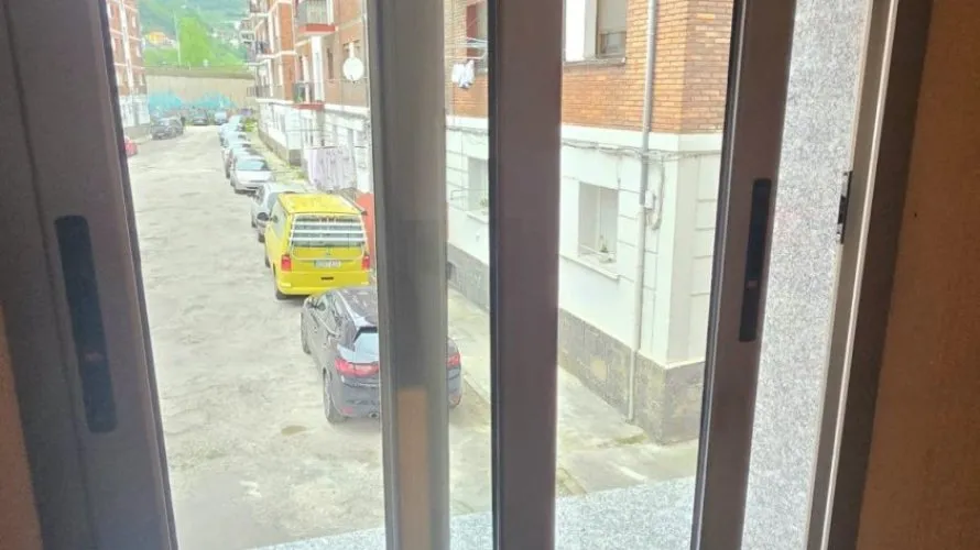 Apartamento de 2 dormitorios en Mieres, Spain No. 2905 № 2