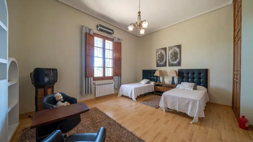 Сasa de 7 dormitorios en Mutxamel, Spain No. 690 № 24