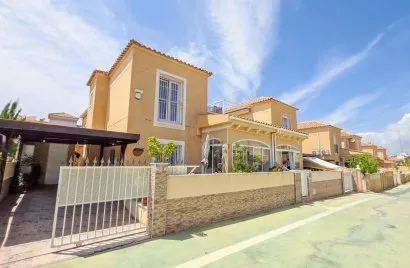 Сasa de 70m² en Los Balcones, Spain No. 1211