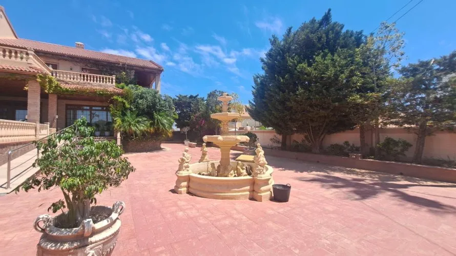 Propiedad comercial de 871m² en La Zenia, Spain No. 96 № 6