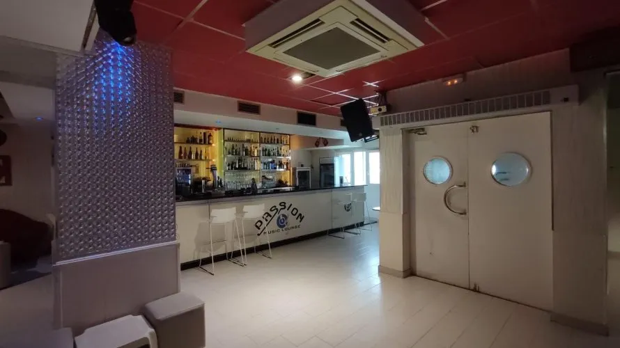 Propiedad comercial de 170m² en Villamartin, Spain No. 672 № 16