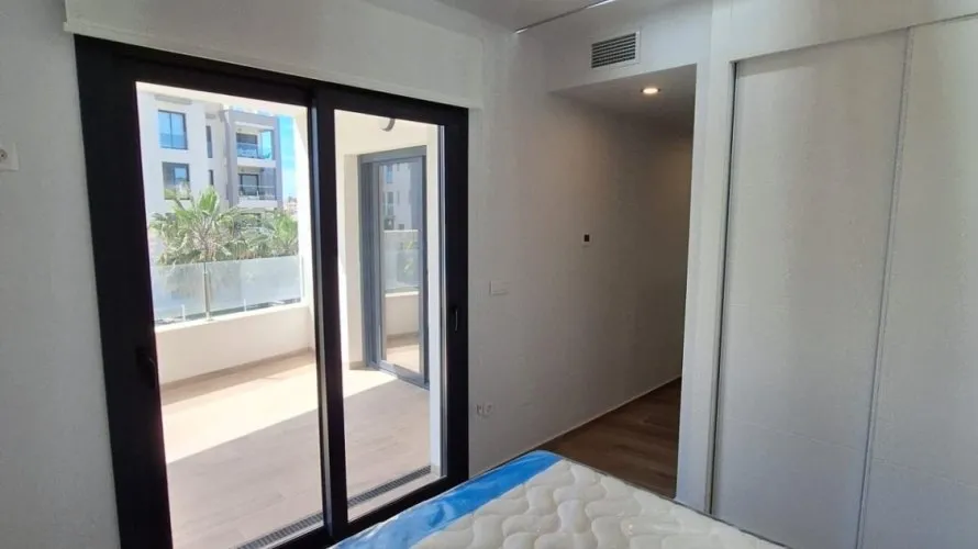 Apartamento de 2 dormitorios en Villamartin, Spain No. 575 № 9
