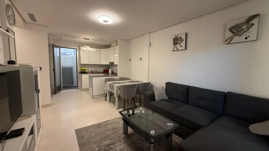 Apartamento de 3 dormitorios en Torrevieja, Spain No. 173 № 2
