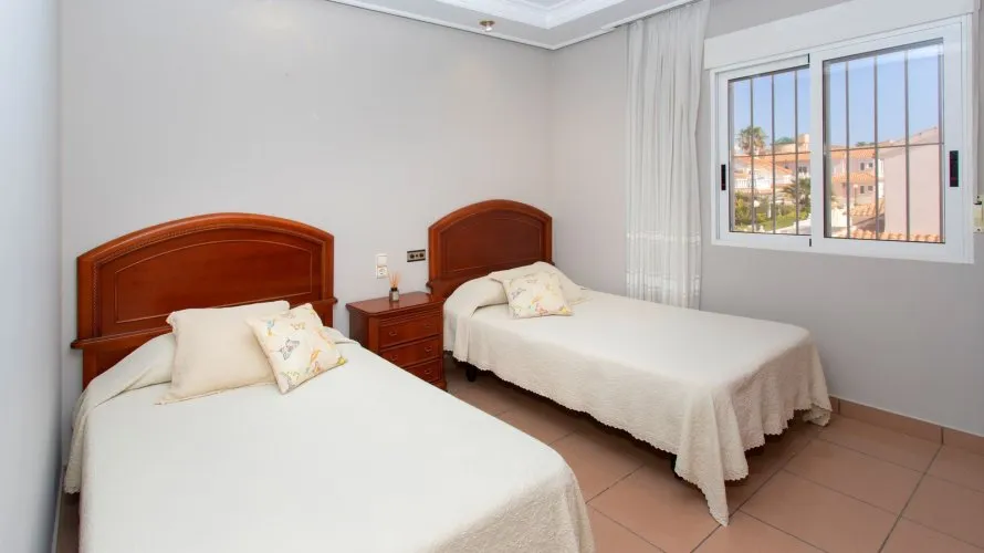 Villa de 180m² en Torrevieja, Spain No. 1557 № 5