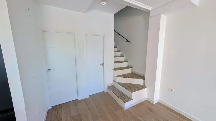 Apartamento de 95m² en La Florida, Spain No. 910 № 8